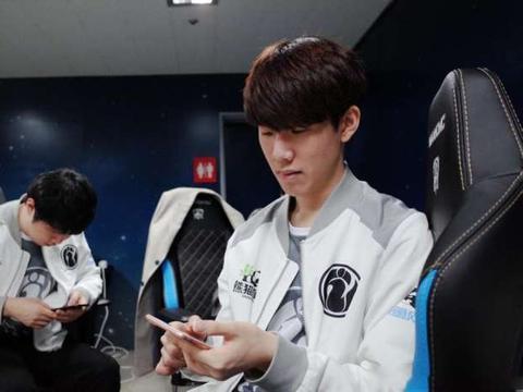 Weibo Gaming 教练：平时我们训练赛的东西没有奏效