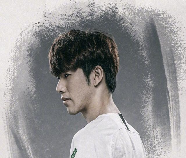 英雄联盟前职业选手无状态Cool发庆祝六一微博，疑似暗讽UZI，被粉丝怒喷