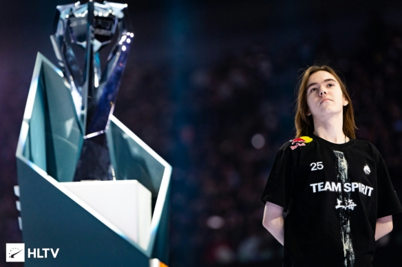 TES晒Tian生日返图：好友环绕，欢声笑语，再次祝Tian生日快乐