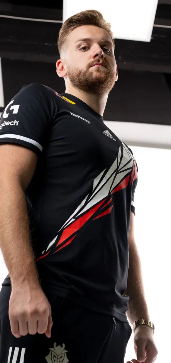 JD Gaming 发布了 sheer 的告别视频：我希望你在激情中坚定不移，勇敢地向前迈进你的下一个旅程